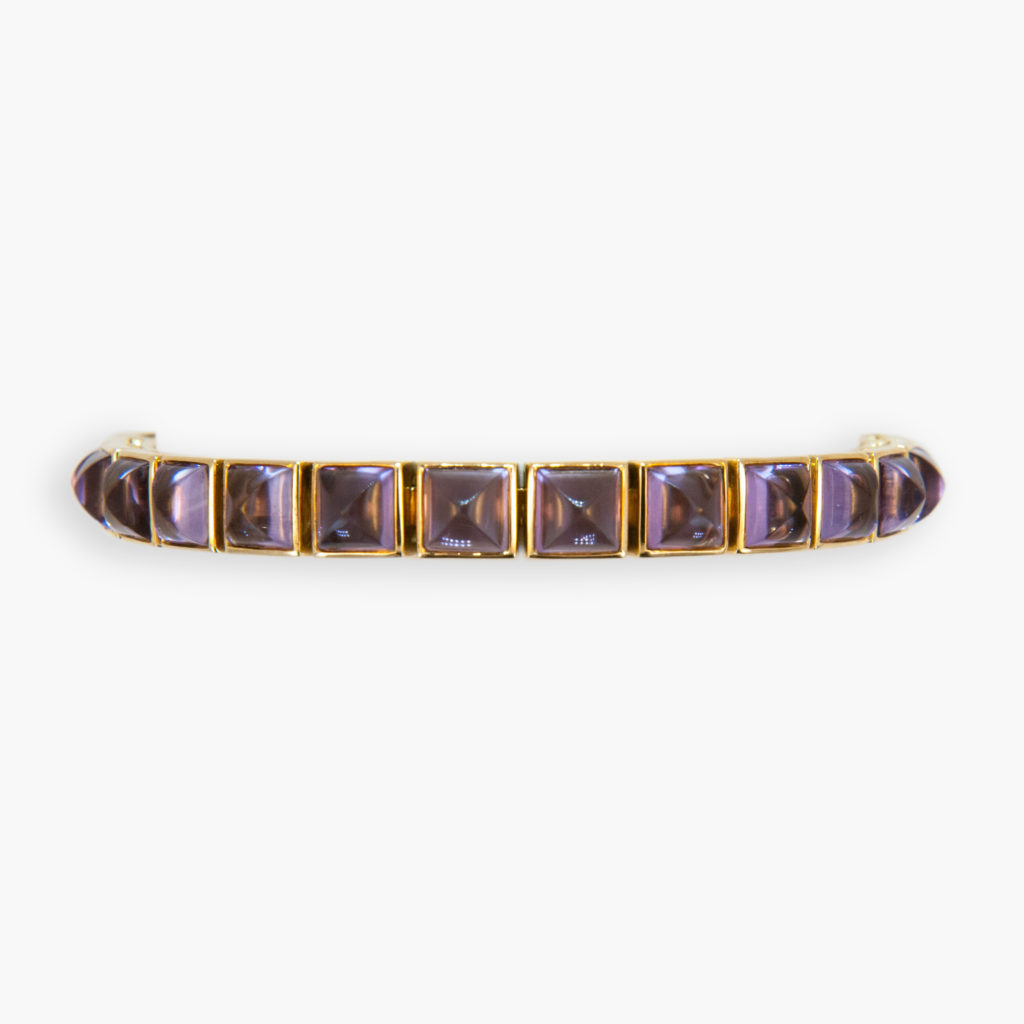 18 karat yellow gold single line bracelet with sugarloaf Amethyst. (25) Amethyst 31.25 carats total weight.